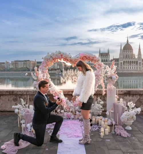 Luxury marriage proposal in Budapest with Parliament view by the Danube